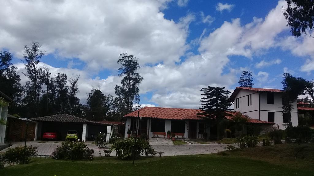 Hosteria Quinta Emilia Quito Exterior foto